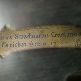 L'AMARCORD.  La clamorosa scoperta a Tavole: rinvenuto in un vecchio magazzino  uno straordinario violino Stradivarius