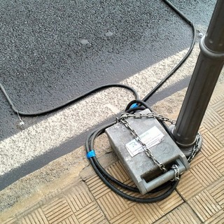 Imperia, misteriosi strumenti a bordo strada: non sono autovelox Imperia, misteriosi strumenti a bordo strada: non sono autovelox