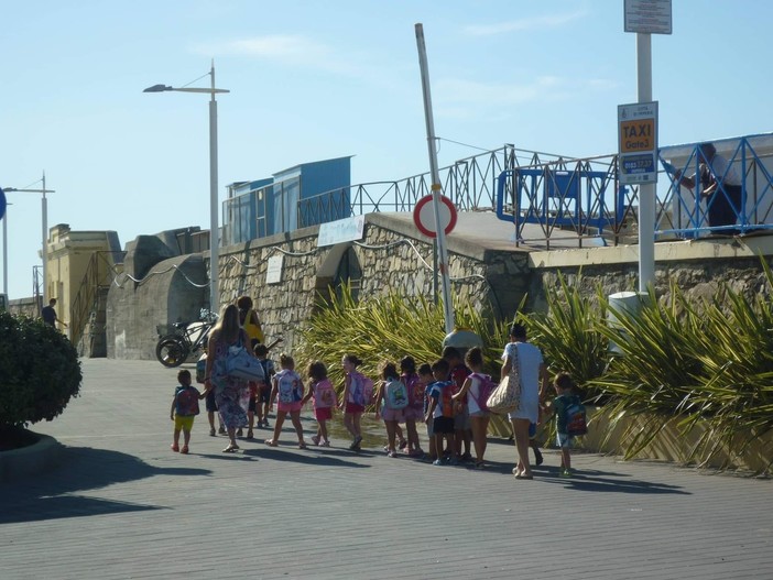 Pontedassio, prosegue la scuola materna estiva: coinvolti 20 bambini provenienti anche dai paesi vicini (foto) Pontedassio, prosegue la scuola materna estiva: coinvolti 20 bambini provenienti anche dai paesi vicini (foto)