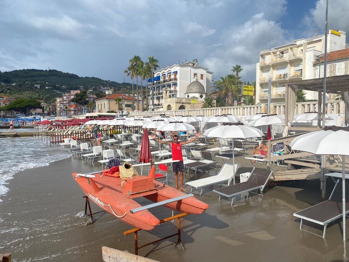Diano Marina: posti in spiaggia agli alberghi, trovato l'accordo. Da 165 a 220, oltre al nuovo sistema di sharing Diano Marina: posti in spiaggia agli alberghi, trovato l'accordo. Da 165 a 220, oltre al nuovo sistema di sharing