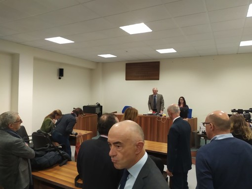 'Furbetti del cartellino' di Sanremo, assolti tutti i dipendenti che avevano scelto il rito abbreviato. Tra loro anche il 'vigile in mutande' (Foto e Video) 'Furbetti del cartellino' di Sanremo, assolti tutti i dipendenti che avevano scelto il rito abbreviato. Tra loro anche il 'vigile in mutande' (Foto e Video)