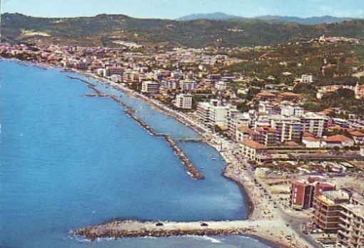 ACCADDE OGGI, 3 GIUGNO 1986. Cavallo imbizzarrito rovescia il calesse, attraversa l’Aurelia e, in mezzo al traffico, galoppa verso il mare