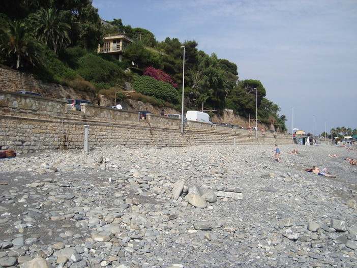 Imperia: a breve il rifacimento della passerella di accesso alla spiaggia 'Pennello' "Necessario per la sicurezza dei bagnanti" Imperia: a breve il rifacimento della passerella di accesso alla spiaggia 'Pennello' "Necessario per la sicurezza dei bagnanti"