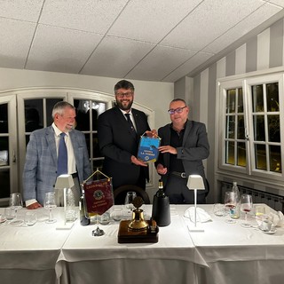 Il direttore  editoriale de La Voce Diego David ospite  del Lions Club  La Torre  di Imperia: "Dalla carta alla rete" Il direttore  editoriale de La Voce Diego David ospite  del Lions Club  La Torre  di Imperia: "Dalla carta alla rete"