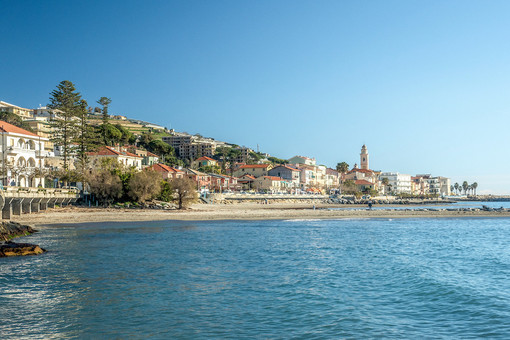 Santo Stefano al Mare: decisione della Giunta, parcheggi 'blu' e a disco orario ancora gratuiti fino al 31 maggio