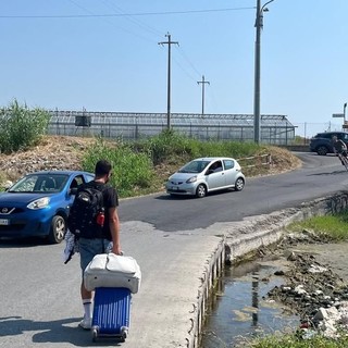 Diano Marina, la navetta per la stazione 'salta' la corsa delle 11: viaggiatori a piedi