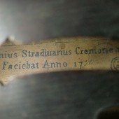 L'AMARCORD.  La clamorosa scoperta a Tavole: rinvenuto in un vecchio magazzino  uno straordinario violino Stradivarius