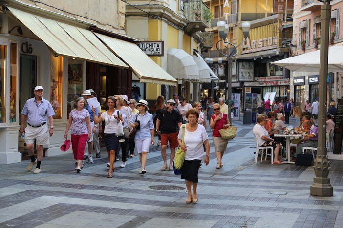 Turismo: l'analisi di metà luglio questa sera alle 20:45 nella puntata di '2 ciapetti con Federico' con imprenditori del settore Turismo: l'analisi di metà luglio questa sera alle 20:45 nella puntata di '2 ciapetti con Federico' con imprenditori del settore