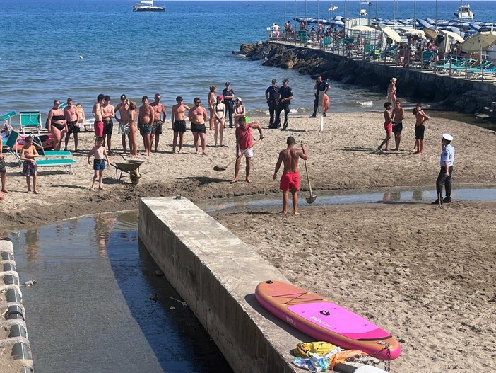 Estate alle porte e fogne a cielo aperto, il sindaco Za all'opposizione: “Sciacallaggio politico che danneggia l’immagine  di Diano”