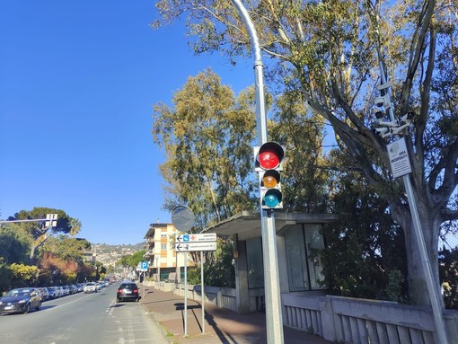Luciano Zarbano: "Per decongestionare il traffico sincronizzare i due semafori di viale Matteotti" Luciano Zarbano: "Per decongestionare il traffico sincronizzare i due semafori di viale Matteotti"
