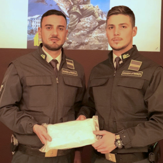 San Bartolomeo al Mare: trasportava 6 etti di cocaina in auto, giovane marocchino fermato dalla Guardia di Finanza San Bartolomeo al Mare: trasportava 6 etti di cocaina in auto, giovane marocchino fermato dalla Guardia di Finanza