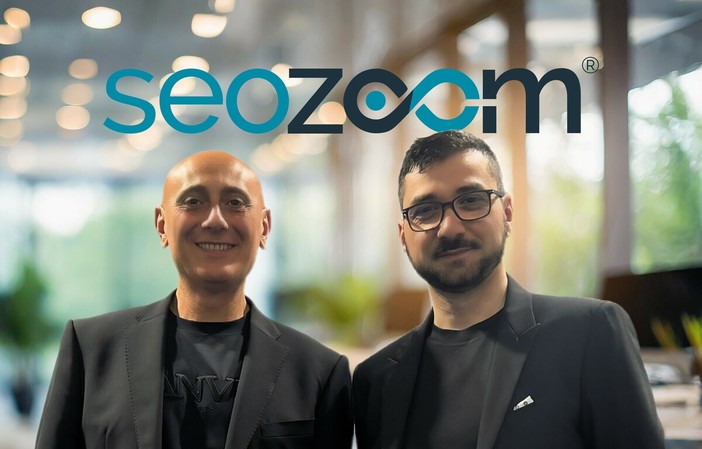 SEOZoom compie 10 anni e definisce il futuro della ricerca: nasce l'Osservatorio e la nuova Suite SEO+GEO