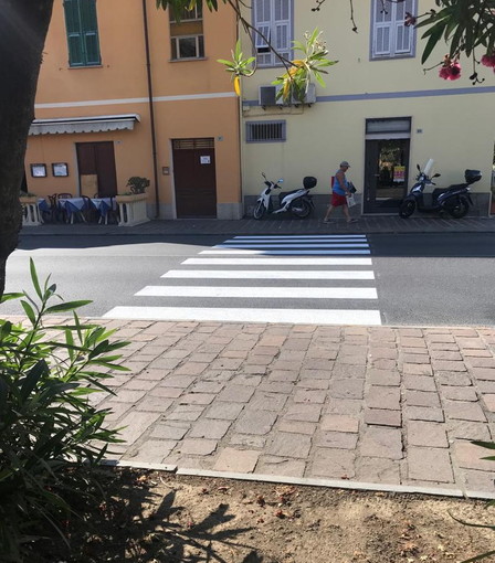 San Bartolomeo al Mare: nuove strisce pedonali sull'Aurelia, i ringraziamenti di un cittadino San Bartolomeo al Mare: nuove strisce pedonali sull'Aurelia, i ringraziamenti di un cittadino