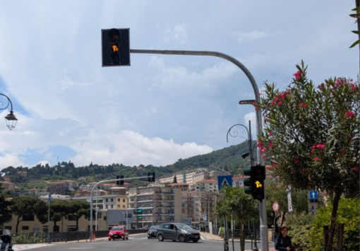 Imperia, torna il semaforo intelligente sul ponte Impero