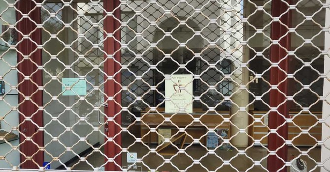 A Oneglia si abbassa un’altra serranda storica: chiude il Jolly Caffè di via Alfieri