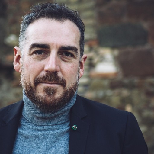 5 MARZO 1980. Oggi il compleanno dell'attore e regista imperiese Simone Gandolfo 