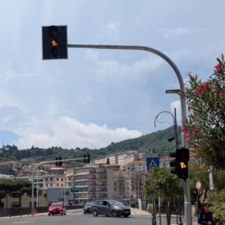 Imperia, torna il semaforo intelligente sul ponte Impero