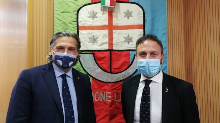 Il capogruppo regionale della Lega Stefano Mai e il nuovo vicepresidente e assessore regionale all'Agricoltura Alessandro Piana all'Assemblea legislativa della Liguria