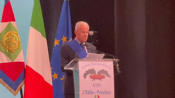 Assemblea Upi, il saluto del presidente della Provincia Claudio Scajola a Mattarella Assemblea Upi, il saluto del presidente della Provincia Claudio Scajola a Mattarella