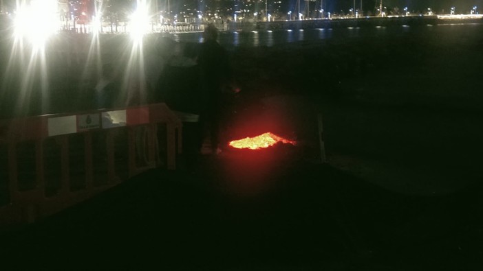 Caretta caretta, la schiusa prosegue: nuove tartarughe marine raggiungono il mare sotto la luce dell’eclissi