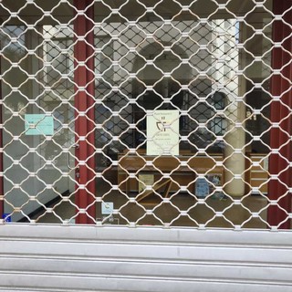 A Oneglia si abbassa un’altra serranda storica: chiude il Jolly Caffè di via Alfieri