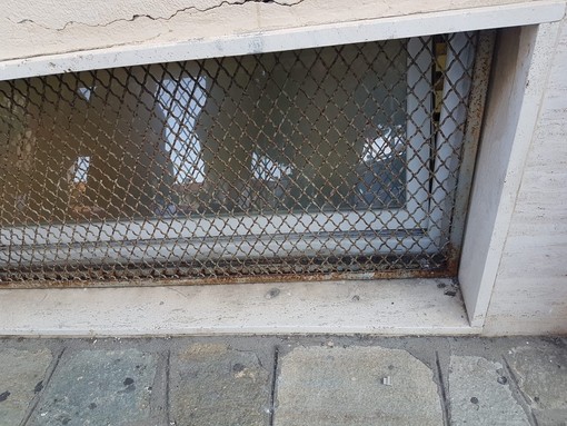 Imperia: bambini fanno lezione in un seminterrato, genitore presenta un esposto ad Asl e vigili del fuoco Imperia: bambini fanno lezione in un seminterrato, genitore presenta un esposto ad Asl e vigili del fuoco