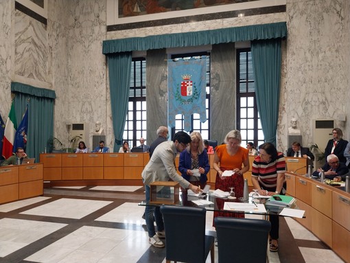 Aumento Tari, pratica ritirata in consiglio comunale. Assessora Gatti: “Necessarie nuove valutazioni” Aumento Tari, pratica ritirata in consiglio comunale. Assessora Gatti: “Necessarie nuove valutazioni”