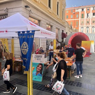 Sanremo: grande partecipazione questa mattina al banchetto per la prevenzione contro il tumore al colon (foto)
