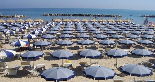 Giovedì la protesta dei balneari contro la Bolkestein:“Necessario azzerare tutto” Giovedì la protesta dei balneari contro la Bolkestein:“Necessario azzerare tutto”