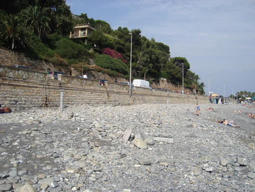 Imperia: a breve il rifacimento della passerella di accesso alla spiaggia 'Pennello' "Necessario per la sicurezza dei bagnanti" Imperia: a breve il rifacimento della passerella di accesso alla spiaggia 'Pennello' "Necessario per la sicurezza dei bagnanti"