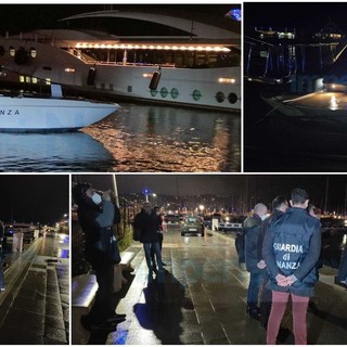Guerra in Ucraina, sequestrato nel porto turistico di Imperia lo yacht del magnate russo Alexey Mordashov: vale 55 milioni di dollari (foto e video)