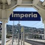 Stazione di Imperia, corridoio al buio tra i binari 3 e 4