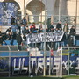 Lo striscione esposto dagli Ultras durante la partita col Derthona (Foto Fantomas)