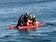 Diano Marina, cucciolo di capriolo rischia di annegare: salvato da polizia locale e volontari in pedalò (foto)
