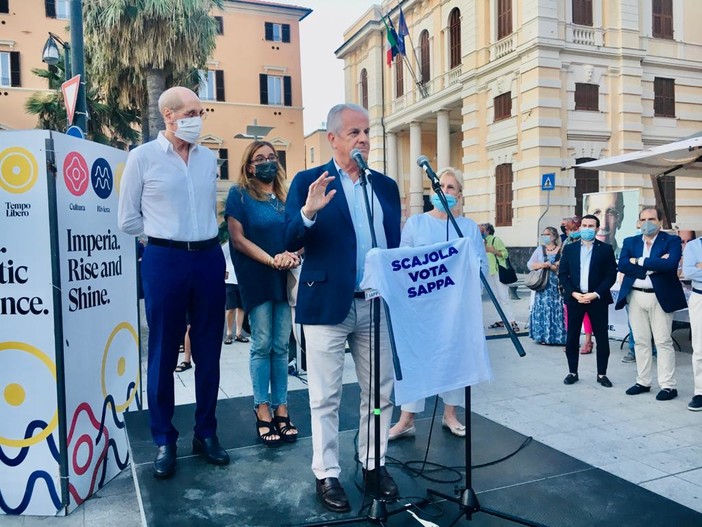 Elezioni 2020: Sappa (Forza Italia-Liguria Popolare- Polis) chiude in piazza De Amicis a Imperia la campagna elettorale: &quot;Noi non siamo rassegnati, siamo moderati&quot; (Foto e video)