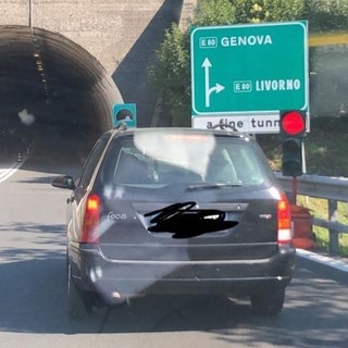 Semaforo in autostrada, Aspi: “Non è sulla carreggiata, è uno svincolo, serve a garantire il traffico a senso alternato mentre è in corso un'ispezione di sicurezza in galleria” Semaforo in autostrada, Aspi: “Non è sulla carreggiata, è uno svincolo, serve a garantire il traffico a senso alternato mentre è in corso un'ispezione di sicurezza in galleria”