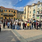Pontedassio, giovani studenti in piazza per ricordare le vittime delle mafie Pontedassio, giovani studenti in piazza per ricordare le vittime delle mafie