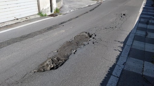 Strade gruviera a Imperia, bacchettate del sindaco Scajola alle imprese: &quot;Ripristino urgente della sicurezza&quot;