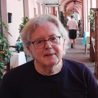 'Quei mandarini profumano ancora': il ritorno letterario di Stefano Delfino tra memoria, ironia e impegno civile