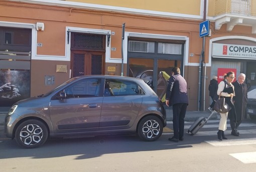 In Tribunale con la macchina della GoImperia, Fossati difende l'uso dell'auto blu per l'avvocata Busuito In Tribunale con la macchina della GoImperia, Fossati difende l'uso dell'auto blu per l'avvocata Busuito