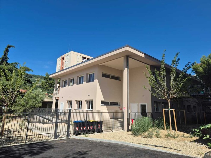 Asilo via Vecchia Piemonte, nuova intrusione: intervento della polizia locale Asilo via Vecchia Piemonte, nuova intrusione: intervento della polizia locale