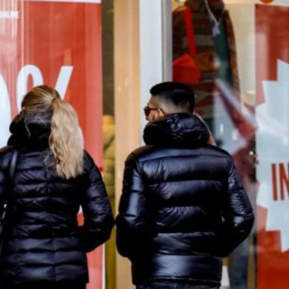 Saldi invernali:  tra sconti e promozioni i commercianti portorini cercano la svolta (video)