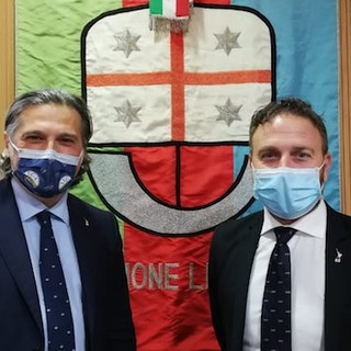 Il capogruppo regionale della Lega Stefano Mai e il nuovo vicepresidente e assessore regionale all'Agricoltura Alessandro Piana all'Assemblea legislativa della Liguria