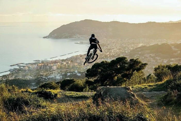 A San Bartolomeo al Mare un weekend di sfida per i campioni internazionali dell'Enduro Mountain Bike