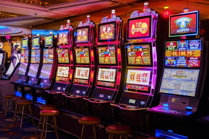 Wilds e Scatters: come funzionano in una moderna slot machine