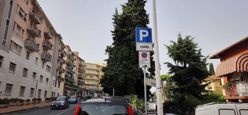 Strage di multe in viale Matteotti a Imperia, segnaletica nel mirino Strage di multe in viale Matteotti a Imperia, segnaletica nel mirino