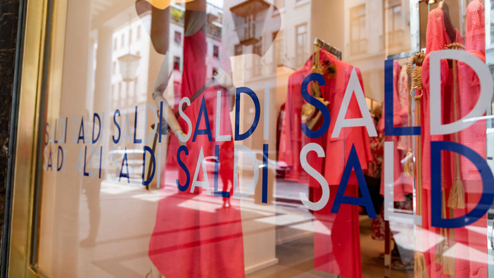 Saldi invernali al via il 5 gennaio a Imperia, per Confcommercio il 63 per cento degli italiani farà acquisti Saldi invernali al via il 5 gennaio a Imperia, per Confcommercio il 63 per cento degli italiani farà acquisti