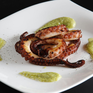 Sapori di Liguria. Polpo arrosticciato con marò di fave (video) Sapori di Liguria. Polpo arrosticciato con marò di fave (video)