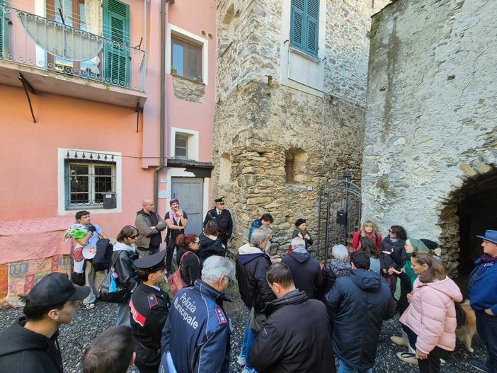 Sfratto rinviato per il “Babbo Natale di Dolcedo”: Gianni e Franca restano a casa