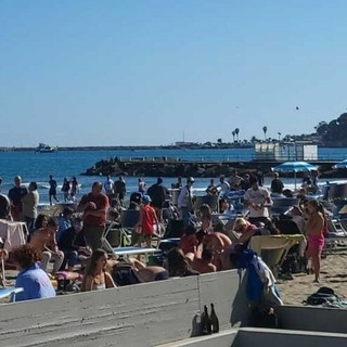 Spiagge affollate a Diano il giorno di Pasqua                                                                                     (Foto Flammia)
